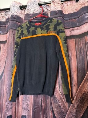 Guess Men's Camouflage and Black Sweater Medium